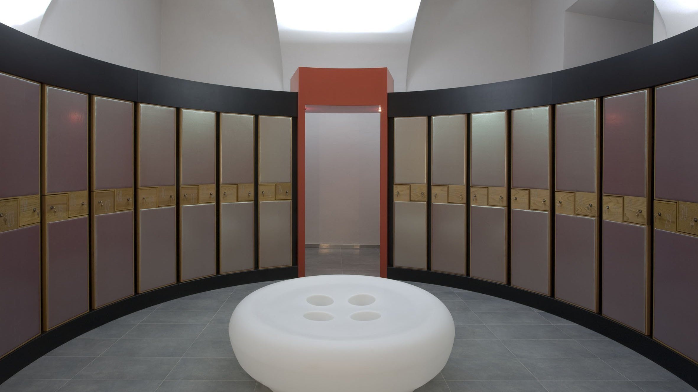 Slide Leuchthocker BOT ONE für Indoor + Outdoor | Sitzmöbel | brandamba.com