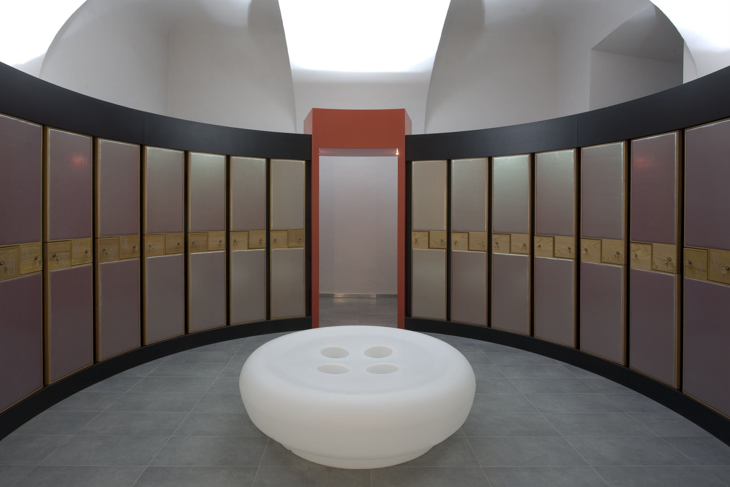 Slide Leuchthocker BOT ONE für Indoor + Outdoor | Sitzmöbel | brandamba.com