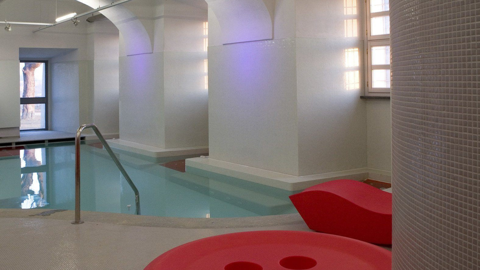 Slide Leuchthocker BOT ONE für Indoor + Outdoor | Sitzmöbel | brandamba.com