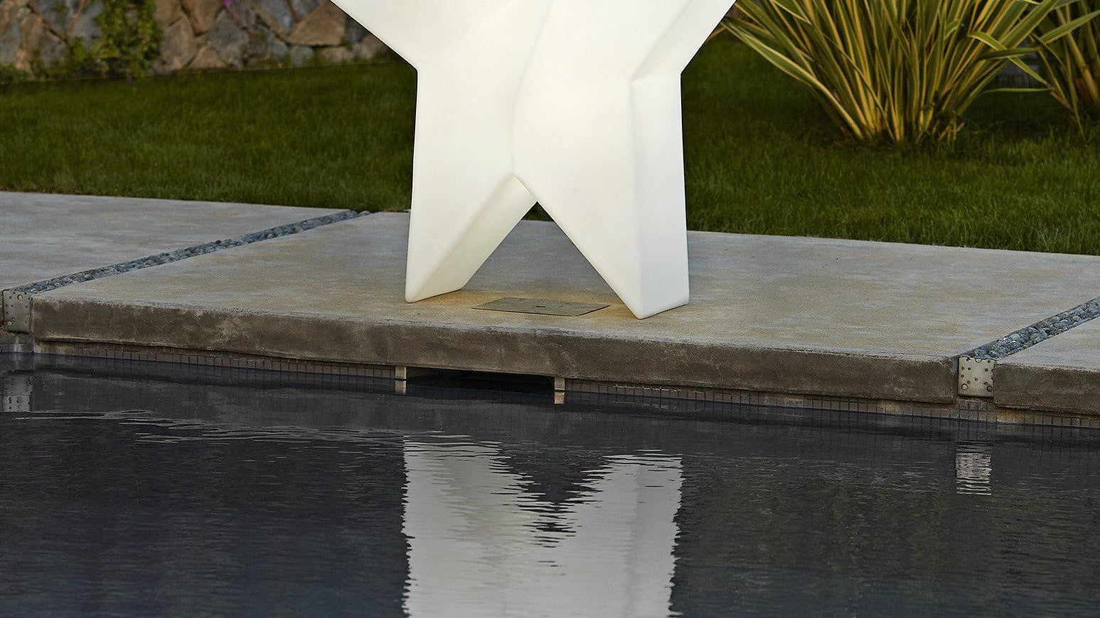 beleuchtbare Sitzbank Hocker SLIDE GLACÉ für Indoor + Outdoor | Sitzmöbel | brandamba.com