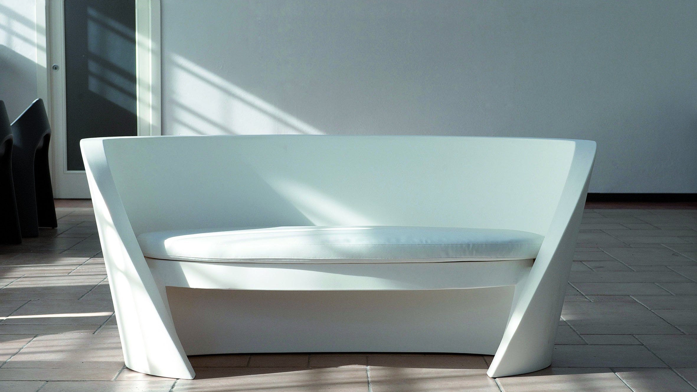 Slide Leuchtsofa RAP von Karim Rashid | Sitzmöbel | brandamba.com