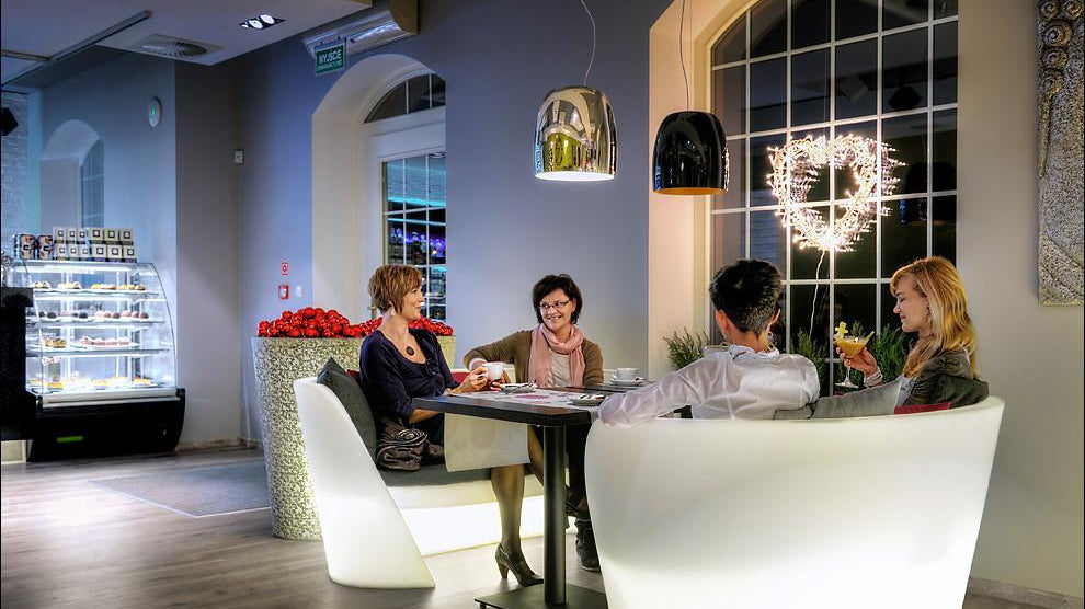 Slide Leuchtsofa RAP von Karim Rashid | Sitzmöbel | brandamba.com