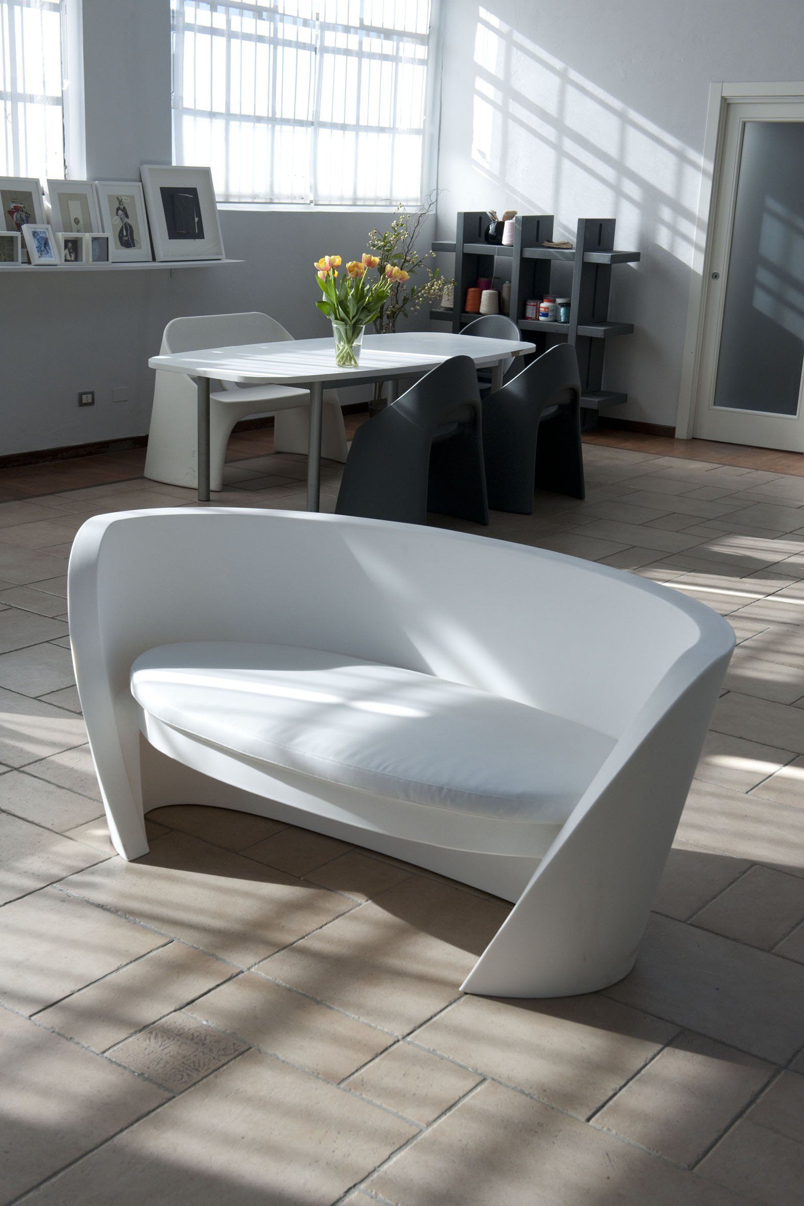 Slide Leuchtsofa RAP von Karim Rashid | Sitzmöbel | brandamba.com