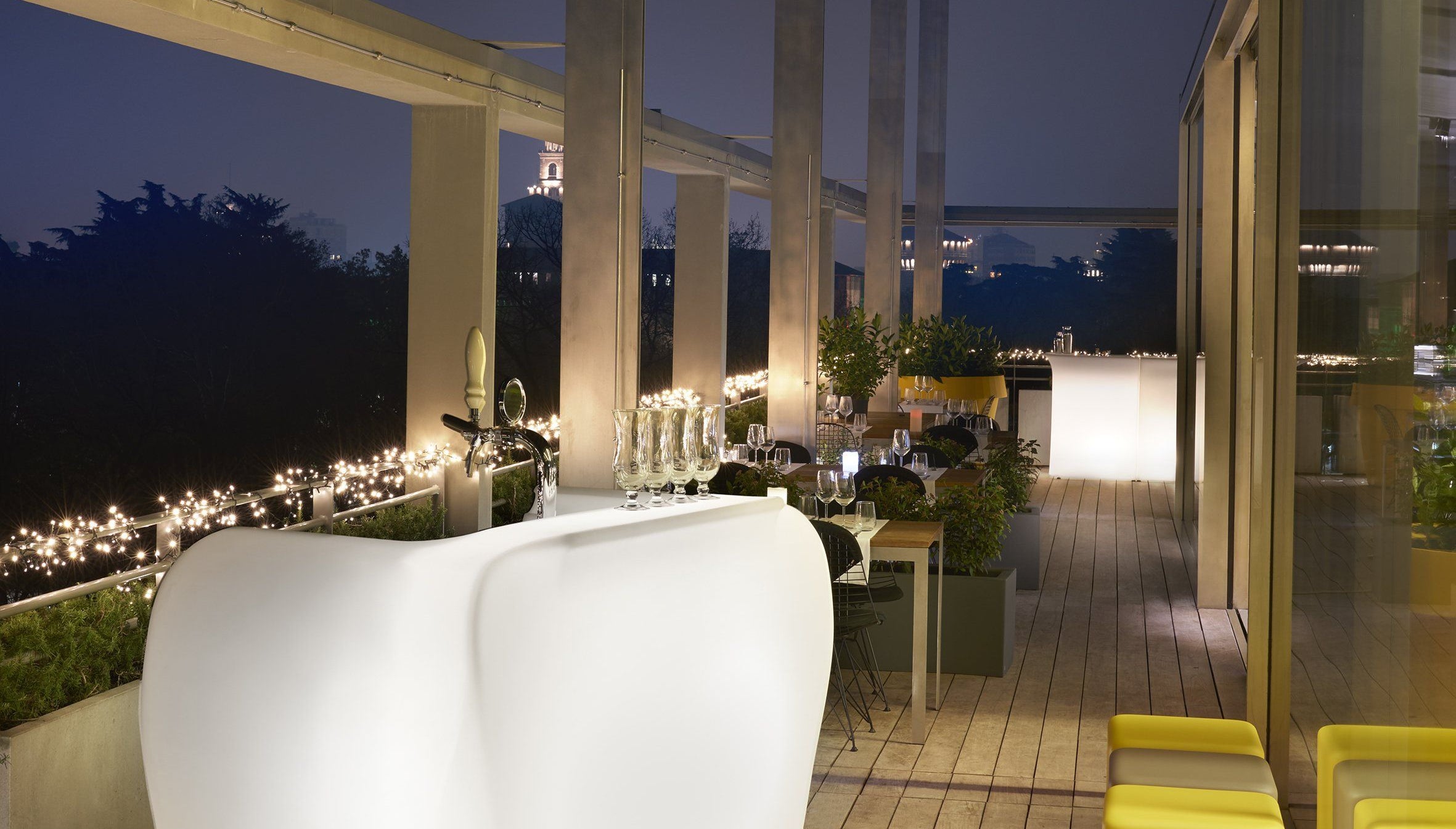 Slide ROLLER BAR mit BEER DISPENSER beleuchtbare Rolltheke mit Zapfanlage | Theken | brandamba.com