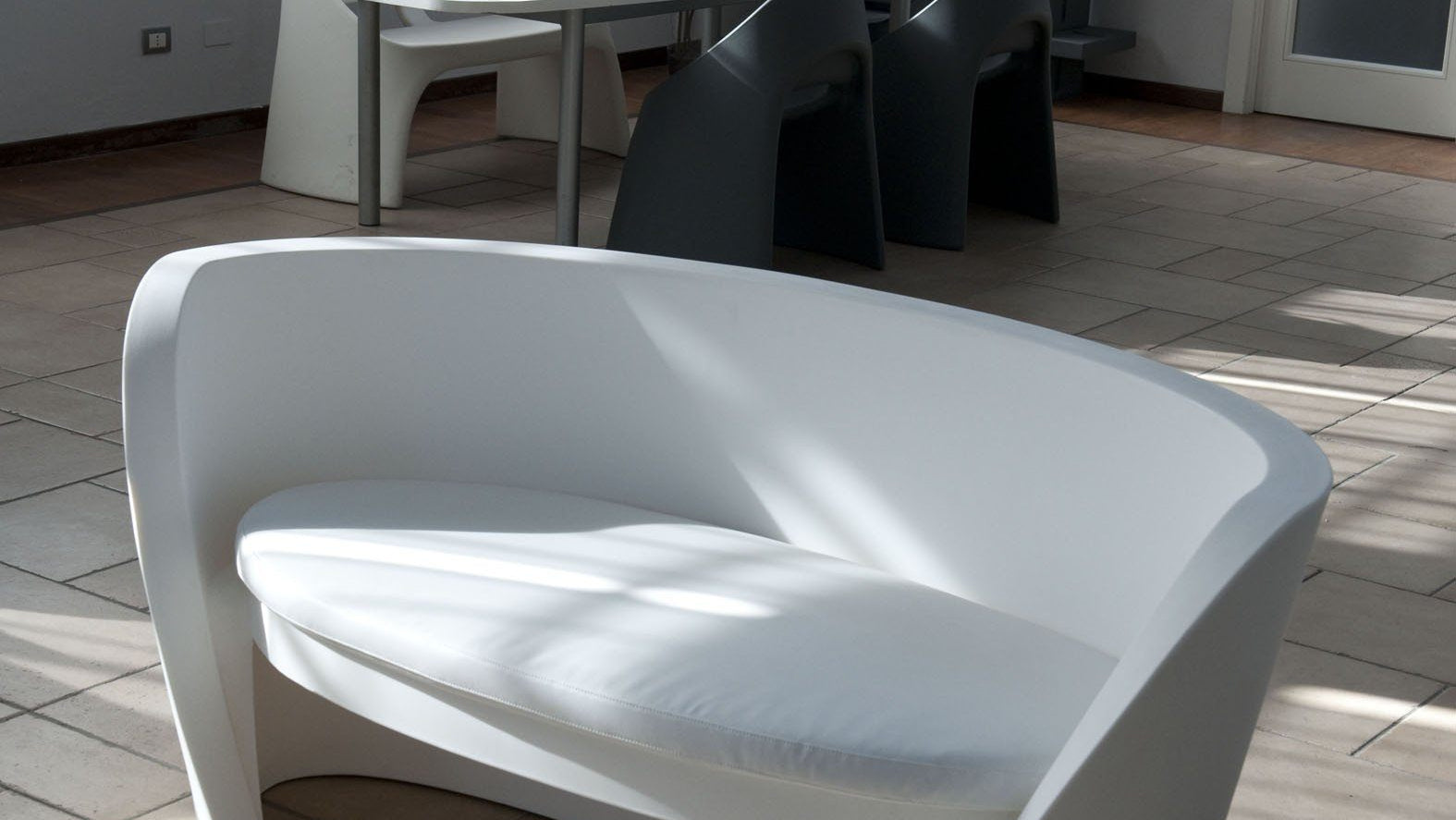 Slide Sofa RAP von Karim Rashid | Sitzmöbel | brandamba.com