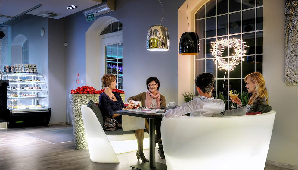 Slide Sofa RAP von Karim Rashid | Sitzmöbel | brandamba.com