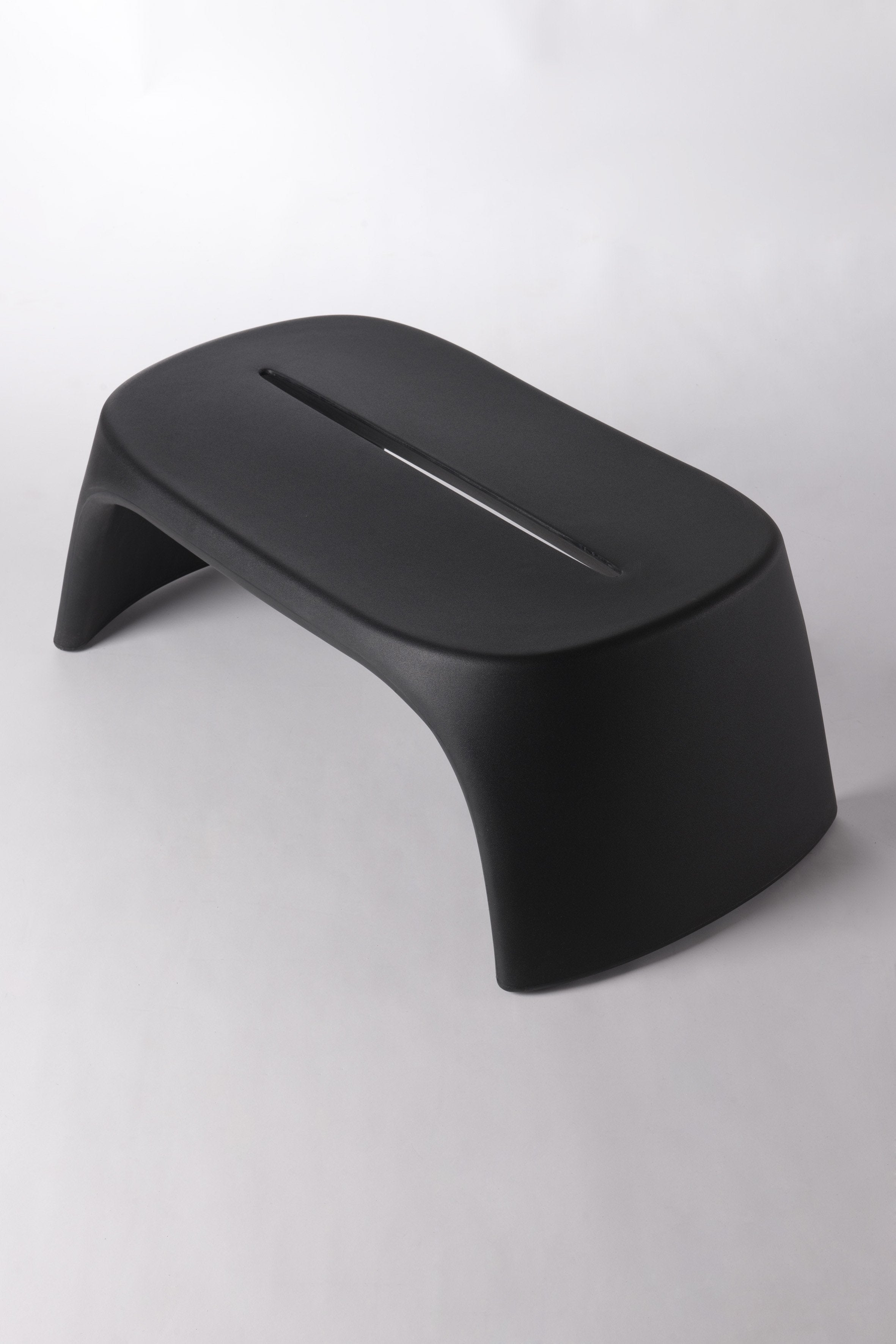 Stapelbare Sitzbank SLIDE Amélie Panchetta für Indoor + Outdoor | Sitzmöbel | brandamba.com