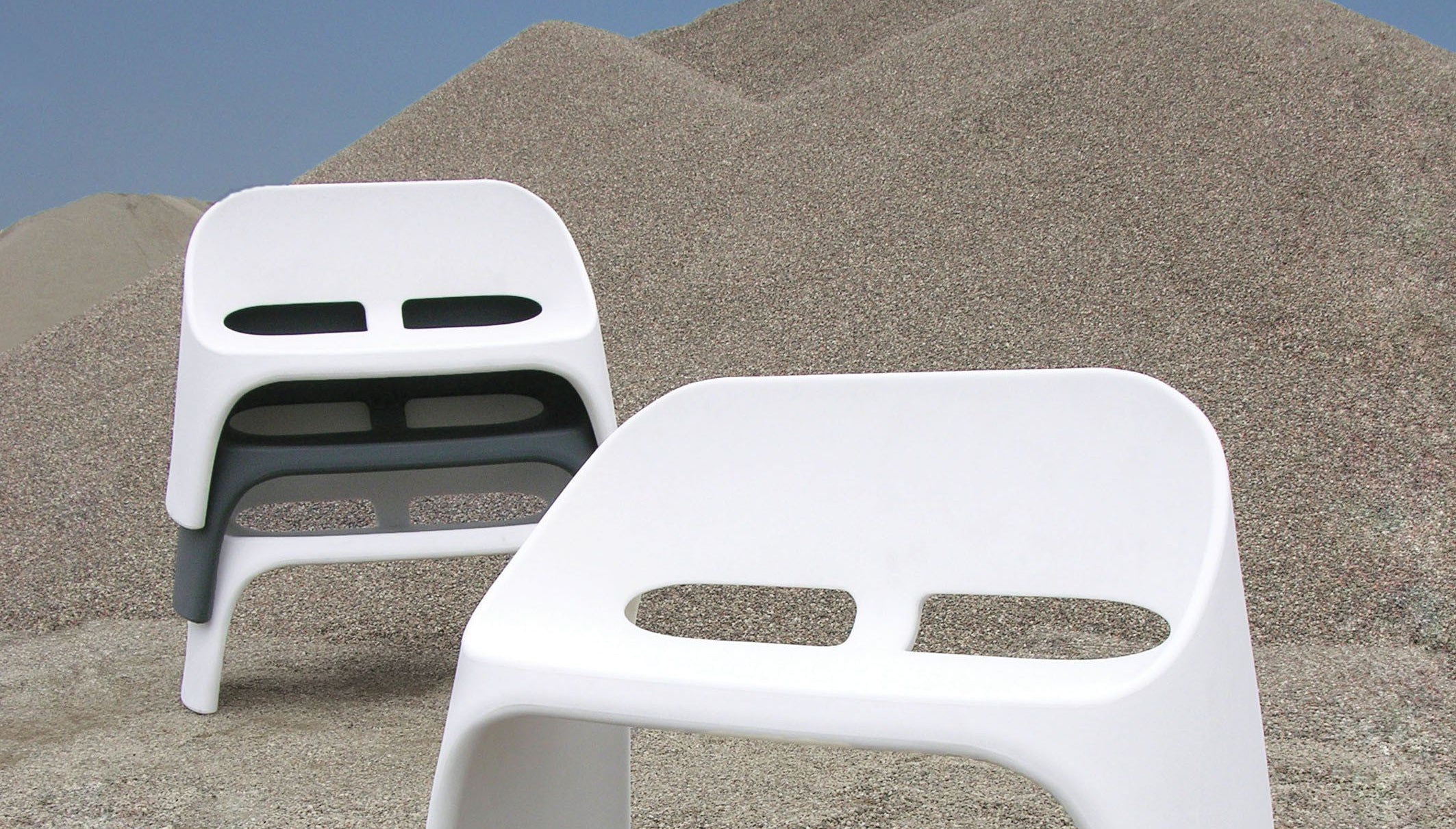 Stapelbare Zweisitzer Sitzbank SLIDE Amélie Duetto für Indoor + Outdoor | Sitzmöbel | brandamba.com