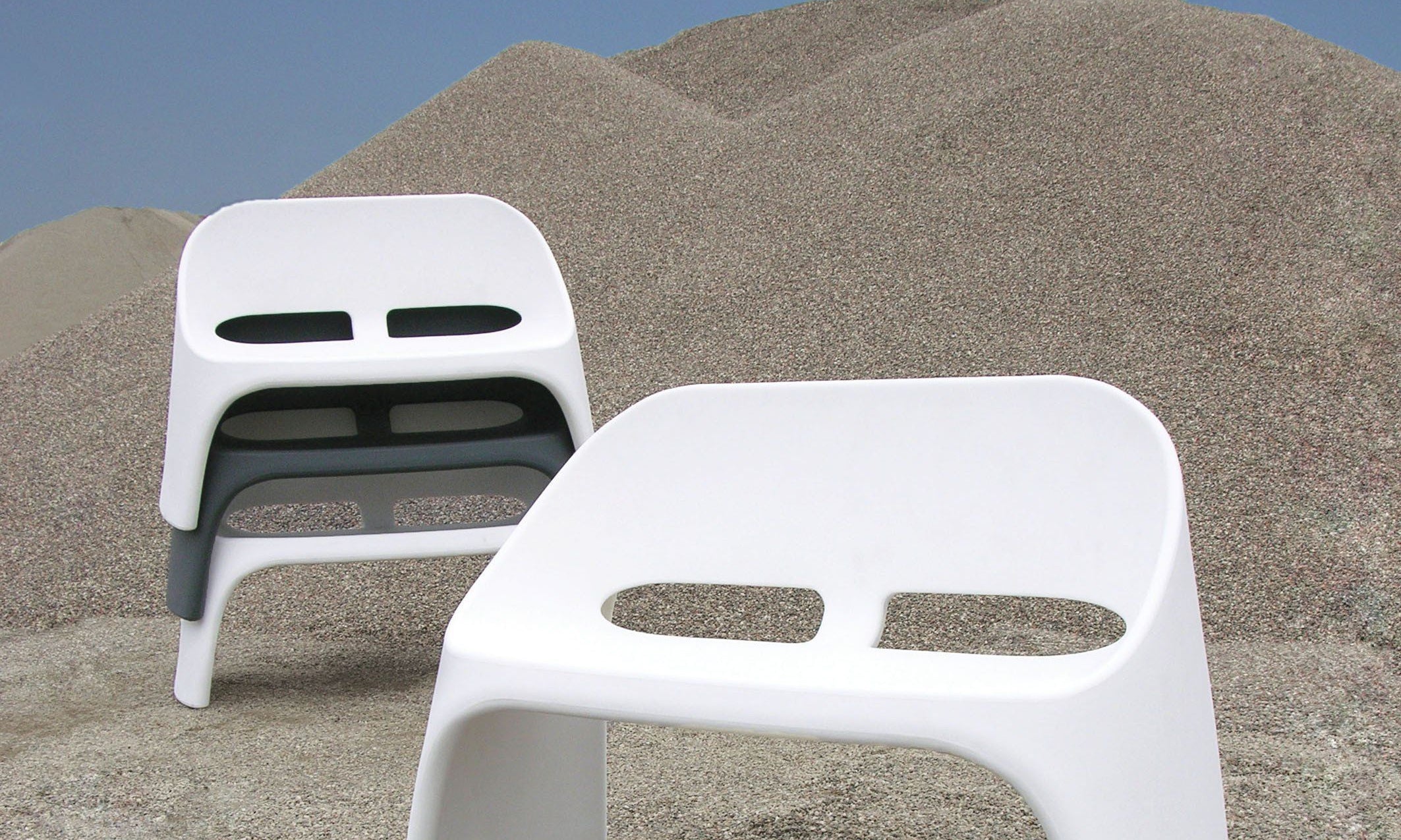 Stapelbare Zweisitzer Sitzbank SLIDE Amélie Duetto für Indoor + Outdoor | Sitzmöbel | brandamba.com