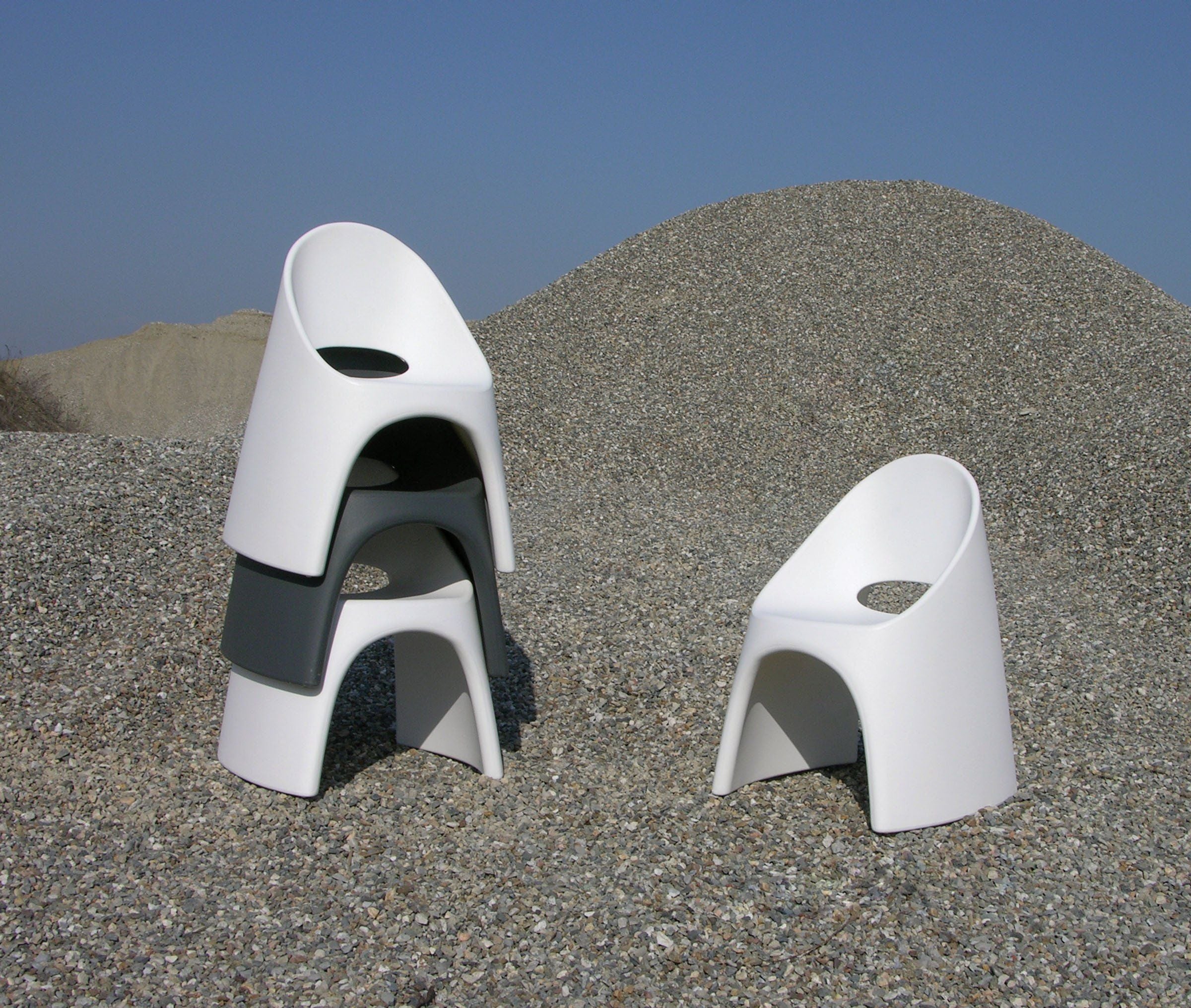 2er Set Stapelbarer Stuhl Amélie für Indoor + Outdoor | Sitzmöbel | brandamba.com