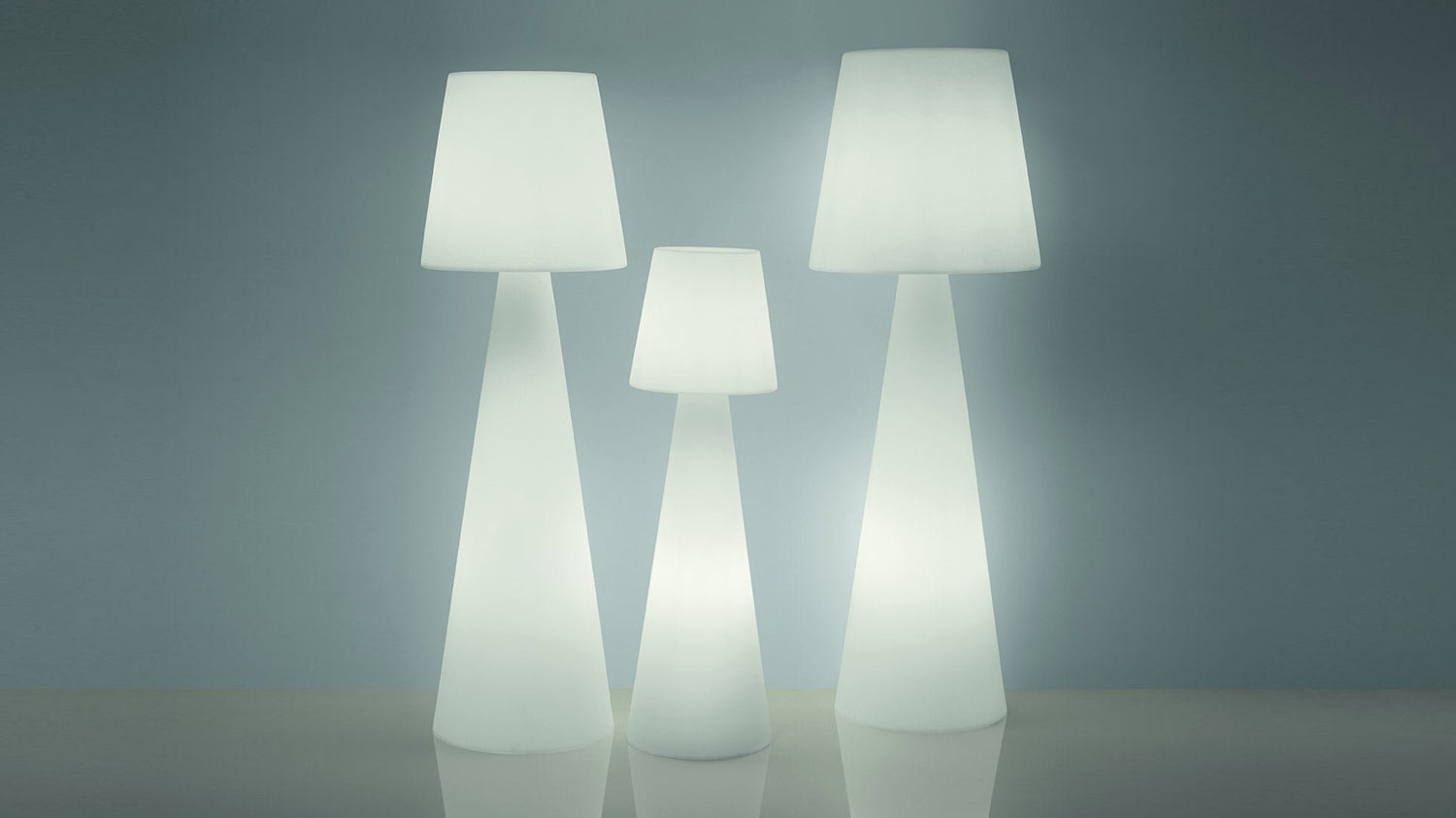 Stehleuchte PIVOT von Slide Studio | Lampe | Leuchtmöbel