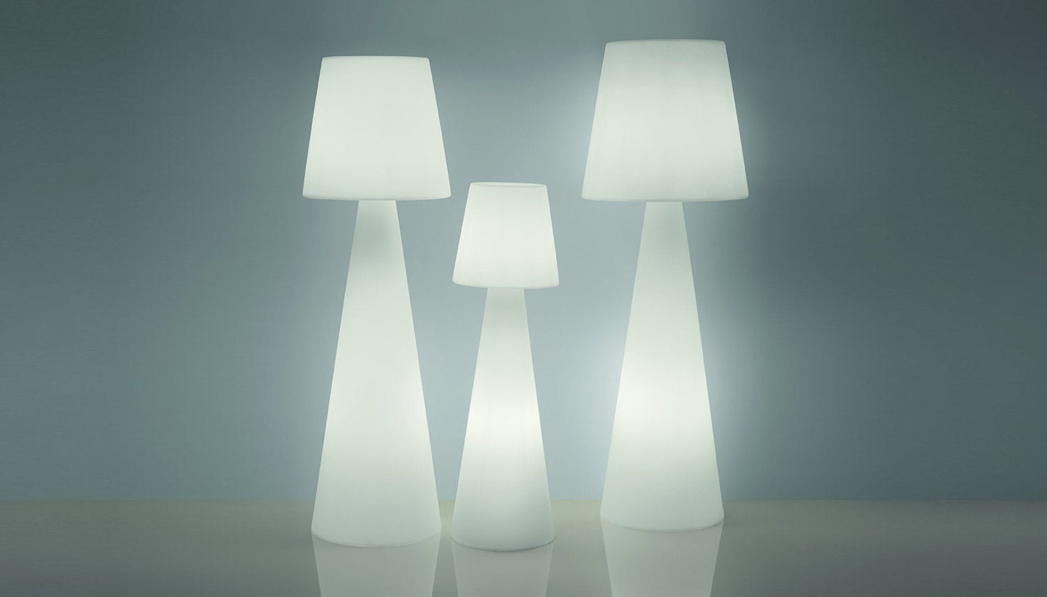 Stehleuchte PIVOT von Slide Studio | Lampe | Leuchtmöbel