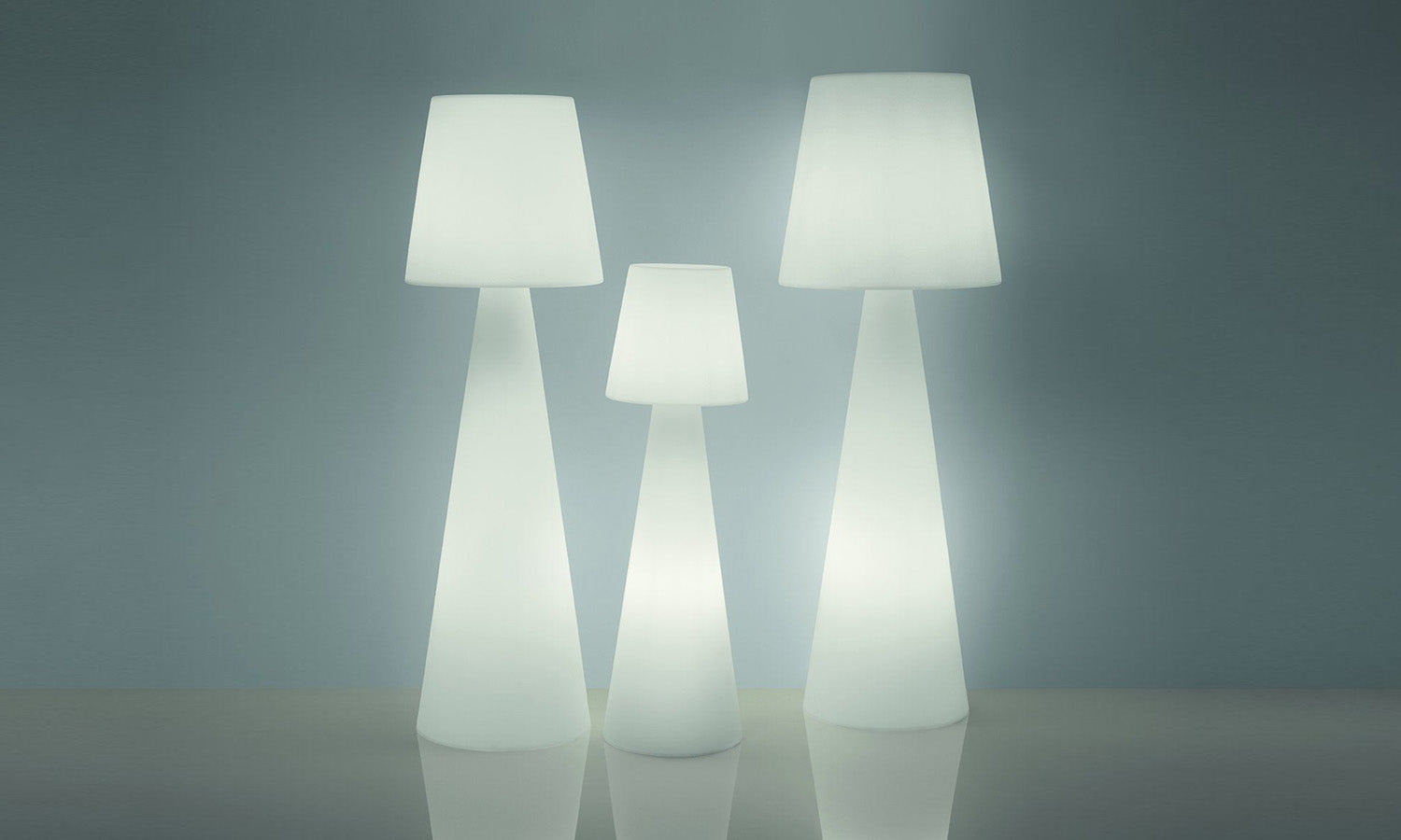 Stehleuchte PIVOT von Slide Studio | Lampe | Leuchtmöbel