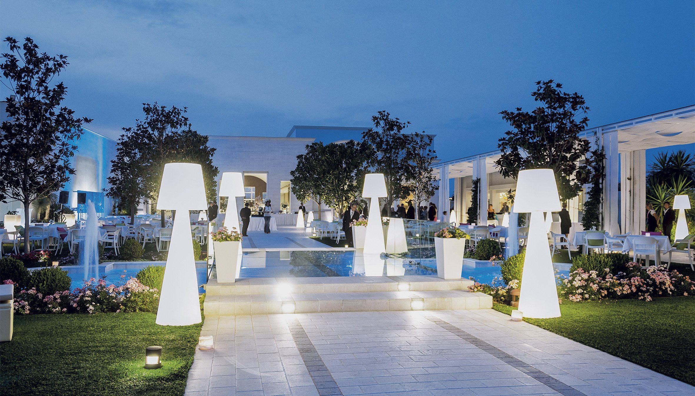 Stehleuchte PIVOT von Slide Studio | Produktpräsentation | brandamba.com