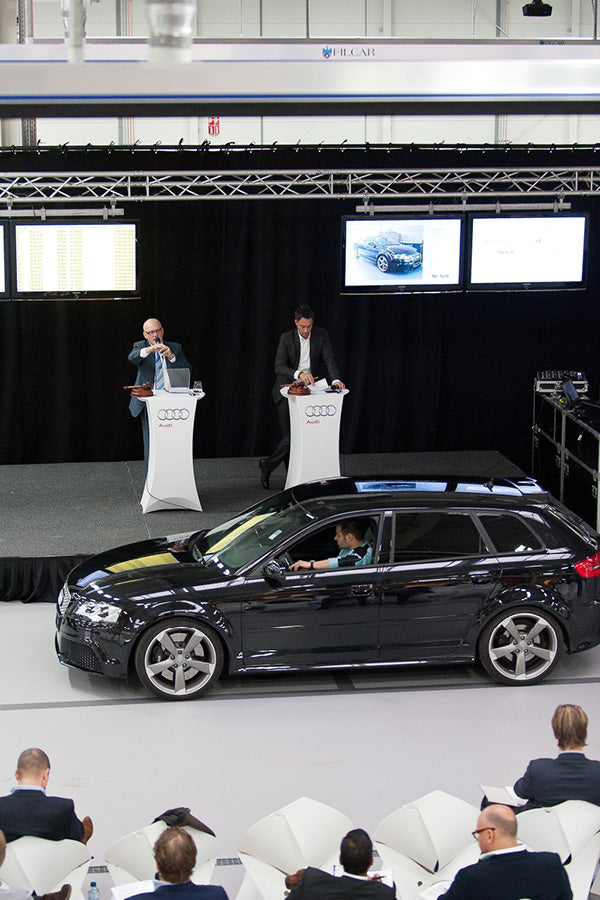 stehtisch olumn von flux / falttheke / Messetehek