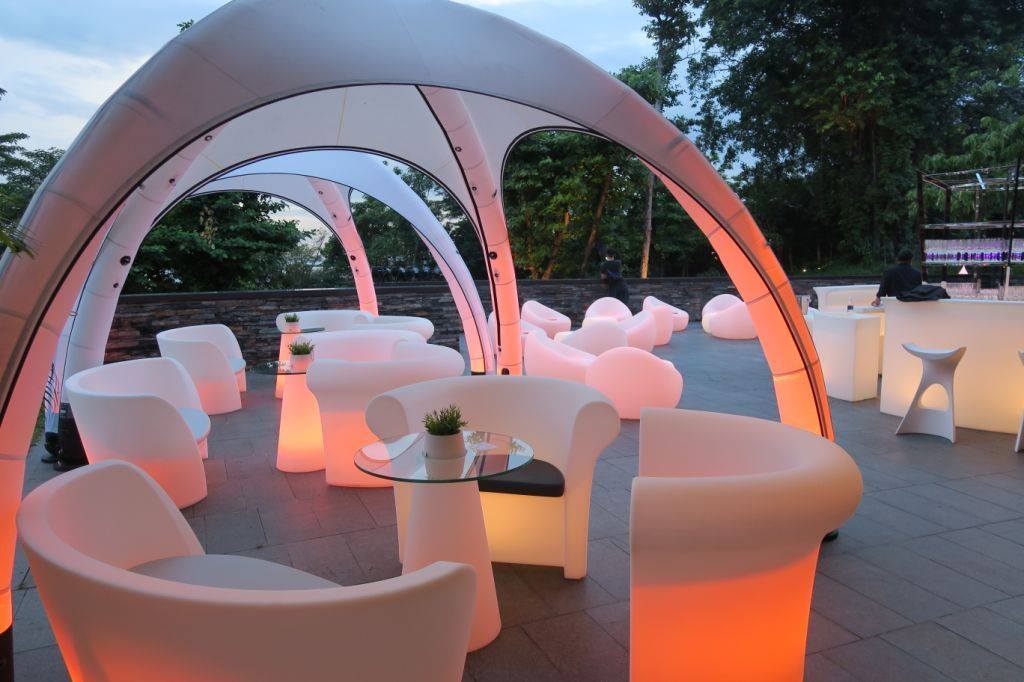 Aufblasbares Zelt GYBE EVENT TENT | Hochzeit mit Leuchtmöbeln