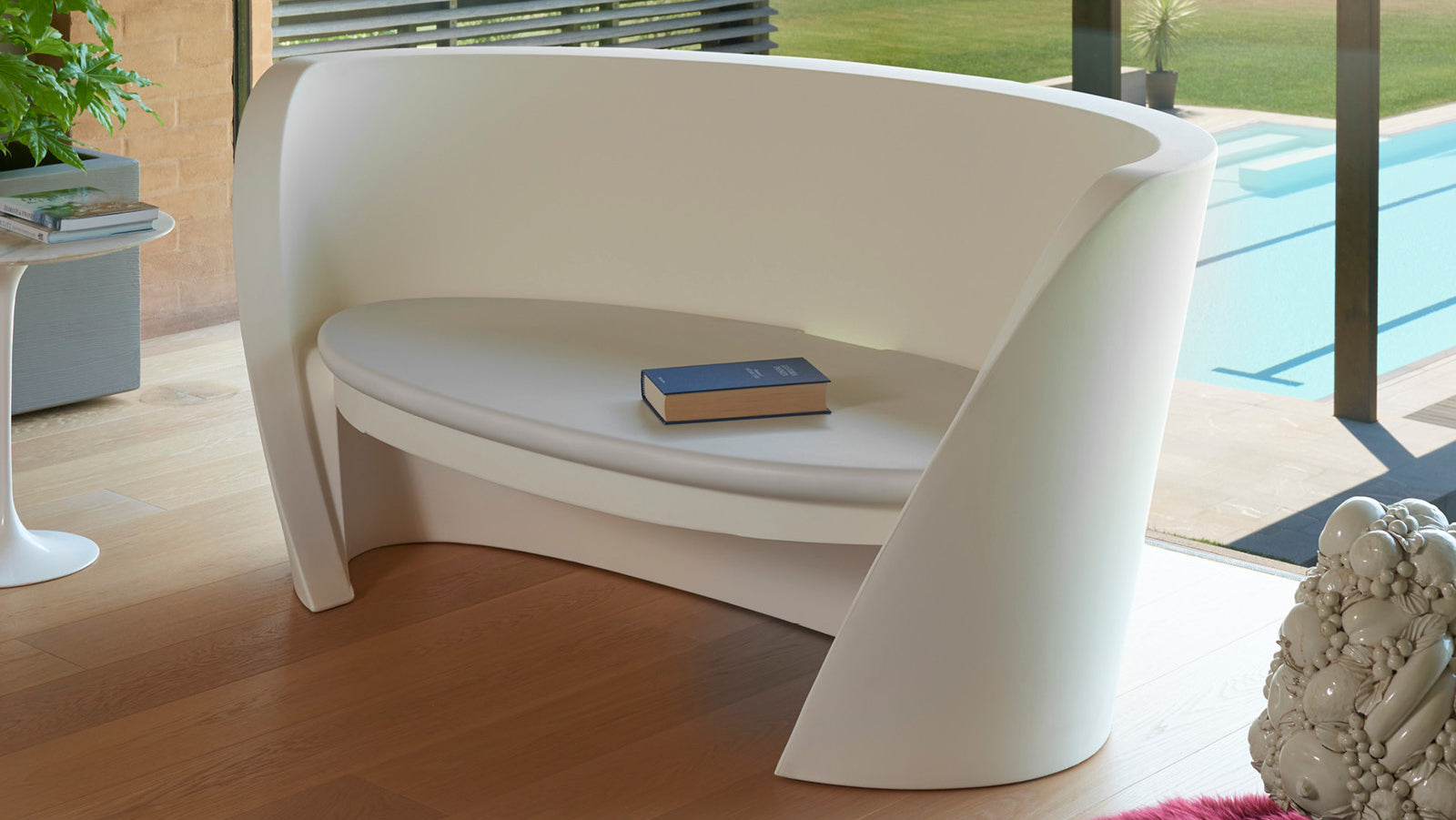 Slide Rap Sofa | Farbe Milky White / Weiß | Design Karim Rashid - Hotel