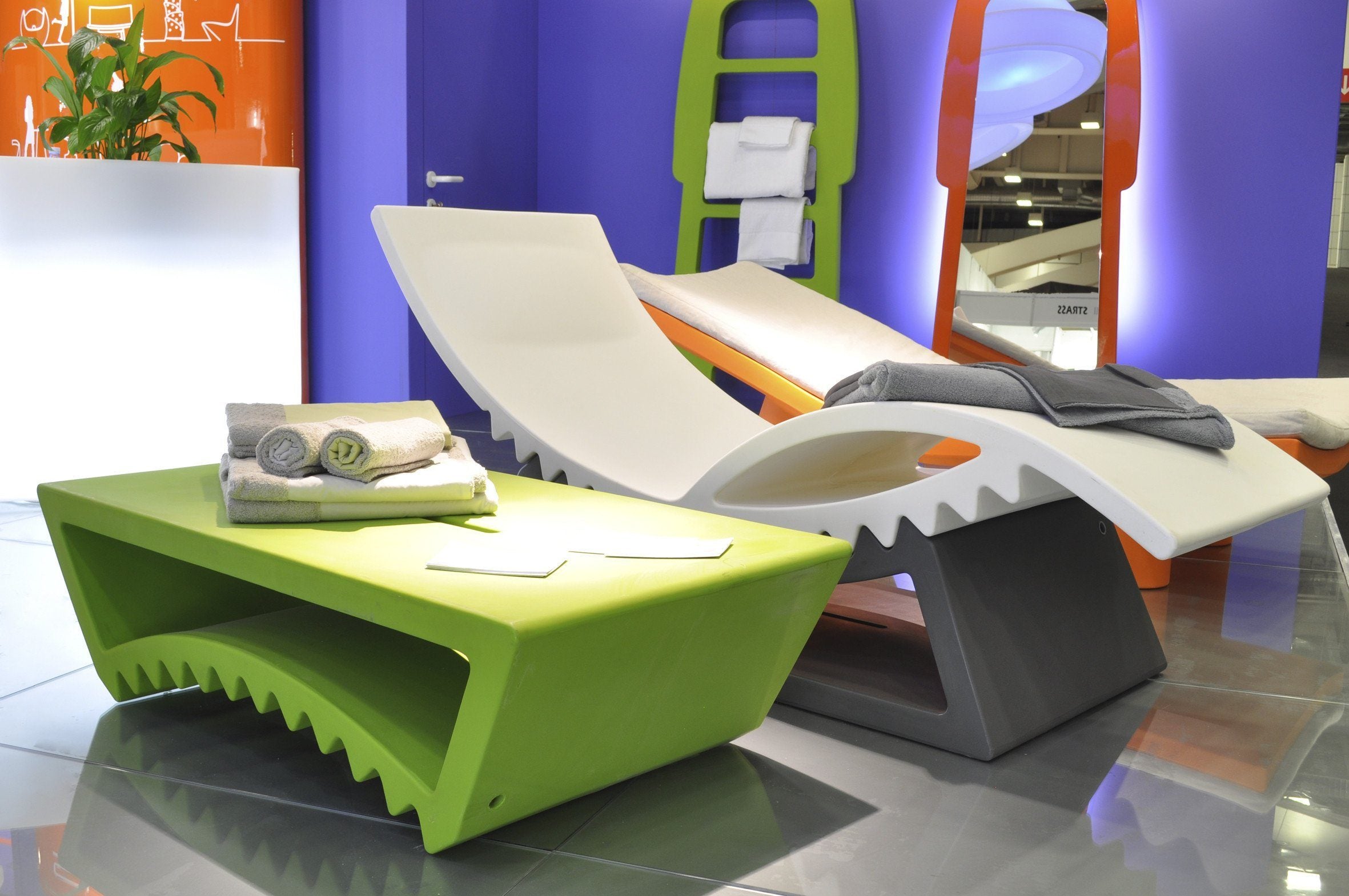 Beistelltisch SLIDE TAC oder Basis für Liege TIC TAC für Indoor + Outdoor | Tische | brandamba.com