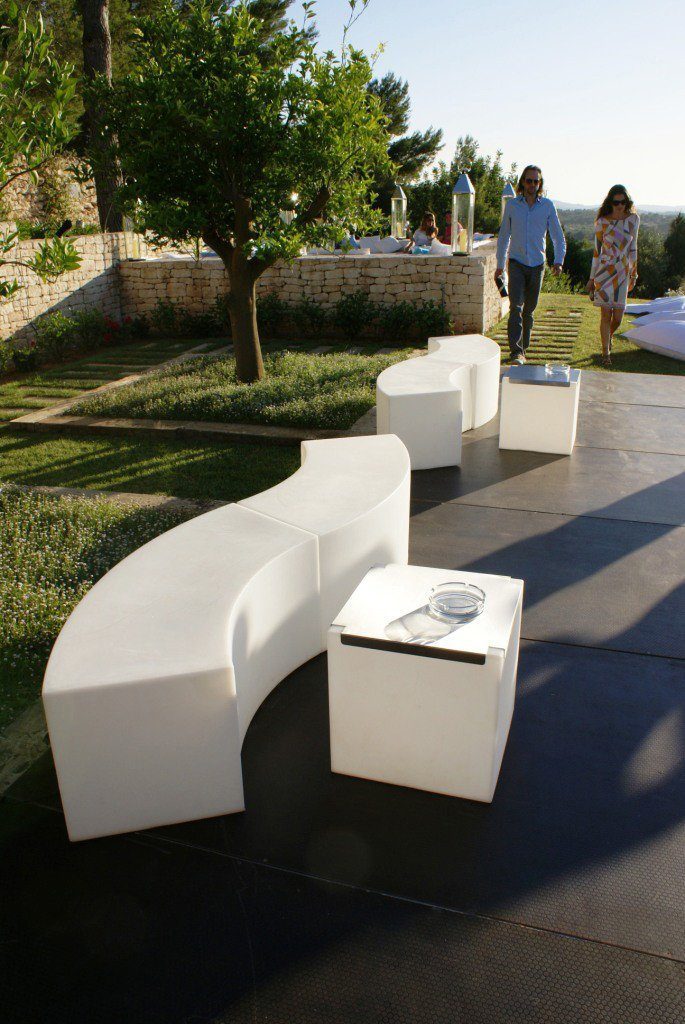 2er Set Beleuchtbare Präsentationswürfel, Tisch Silde KUBO INOX für Indoor + Outdoor | Tische | brandamba.com