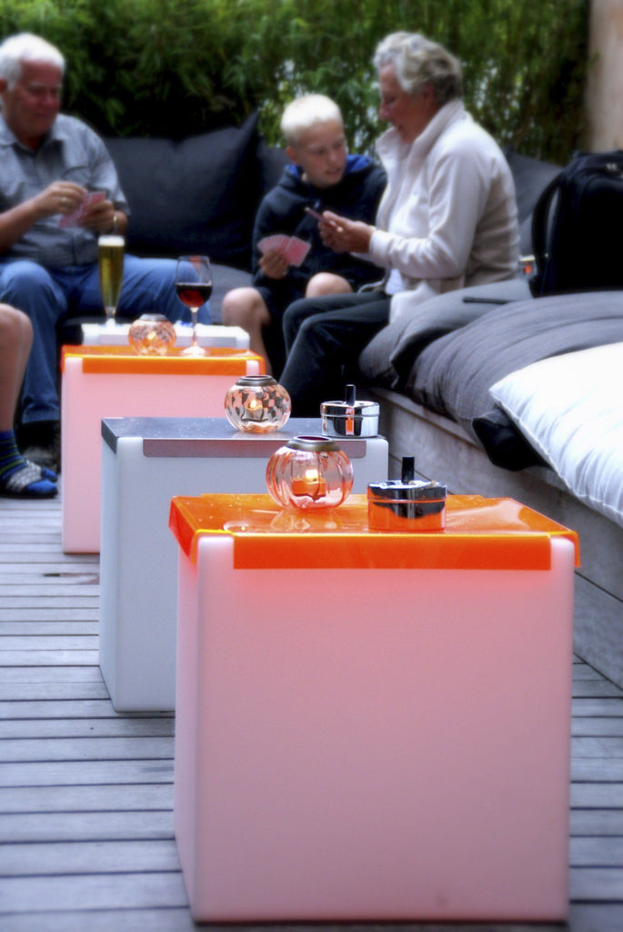 2er Set Beleuchtbare Präsentationswürfel, Tisch Silde KUBO INOX für Indoor + Outdoor | Tische | brandamba.com