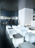 2er Set Beleuchtbare Präsentationswürfel, Tisch Silde KUBO INOX für Indoor + Outdoor | Tische | brandamba.com