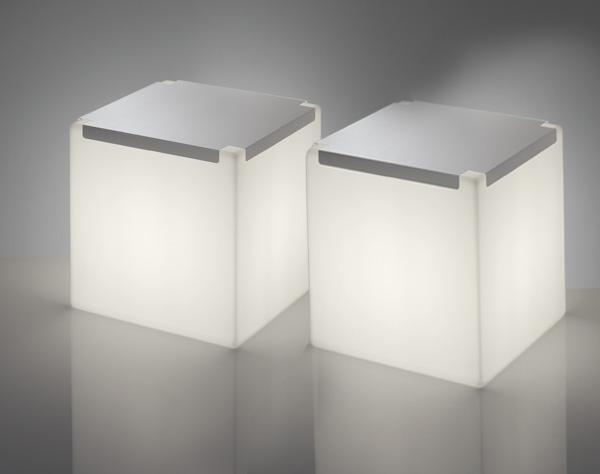 2er Set Beleuchtbare Präsentationswürfel, Tisch Silde KUBO INOX für Indoor + Outdoor | Tische | brandamba.com