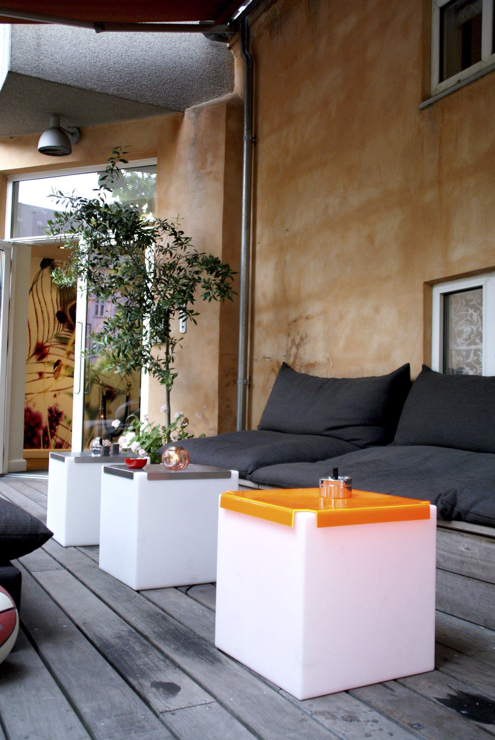 2er Set Beleuchtbare Präsentationswürfel, Tisch Silde KUBO INOX für Indoor + Outdoor | Tische | brandamba.com