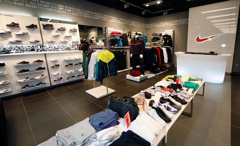 Slide JUMBO CORNER Leuchttheke Eventtheke Eckelement | LED Theke | brandamba.com