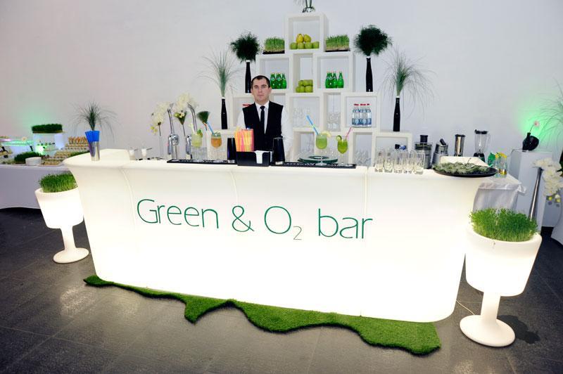 Slide JUMBO CORNER Leuchttheke + Spülbecken SINK | LED Theke | brandamba.com