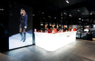 Slide JUMBO CORNER Leuchttheke + Spülbecken SINK | LED Theke | brandamba.com