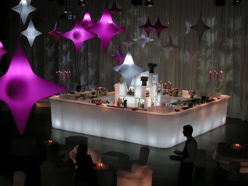 Slide JUMBO CORNER Leuchttheke + Spülbecken SINK | LED Theke | brandamba.com