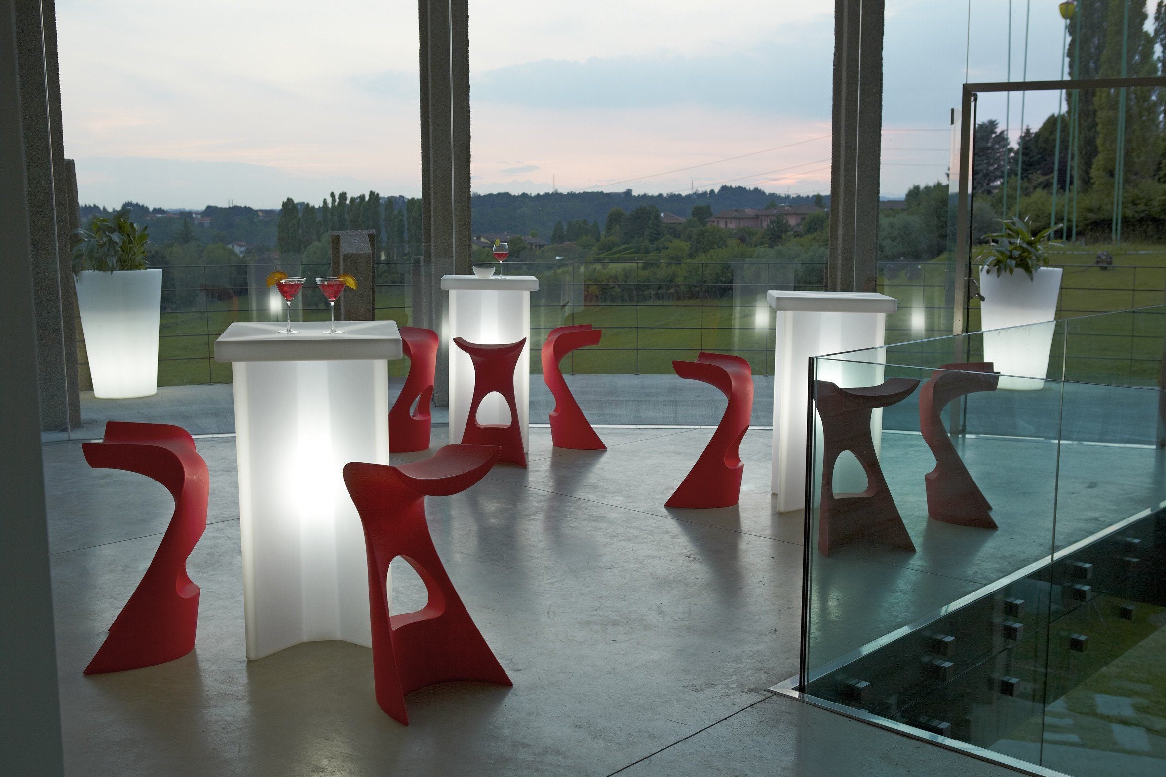 Slide Leucht-Stehtisch X2 für Indoor + Outdoor | Tische | brandamba.com