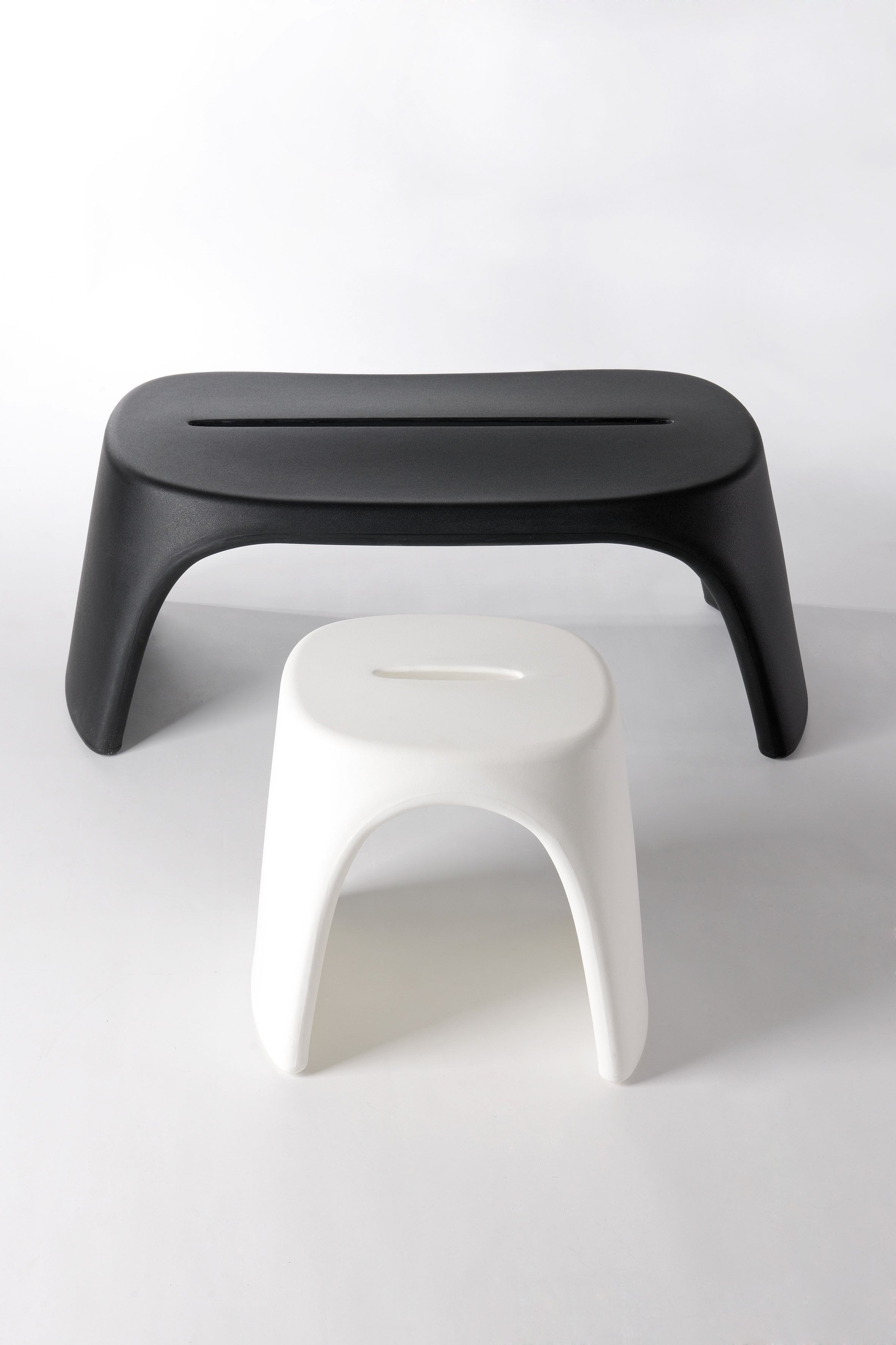 Stapelbare Sitzbank SLIDE Amélie Panchetta für Indoor + Outdoor | Sitzmöbel | brandamba.com