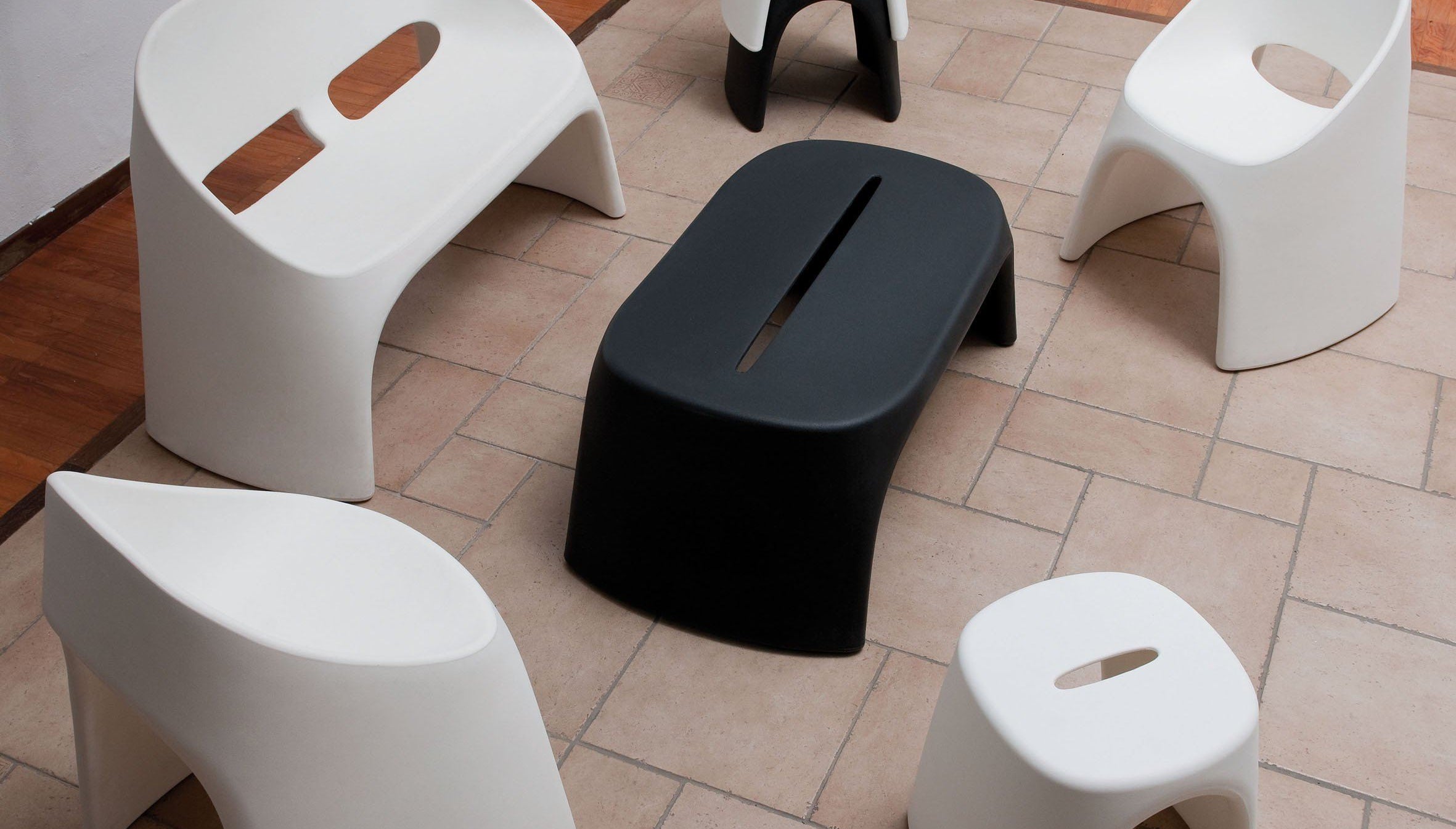 Stapelbare Zweisitzer Sitzbank SLIDE Amélie Duetto für Indoor + Outdoor | Sitzmöbel | brandamba.com